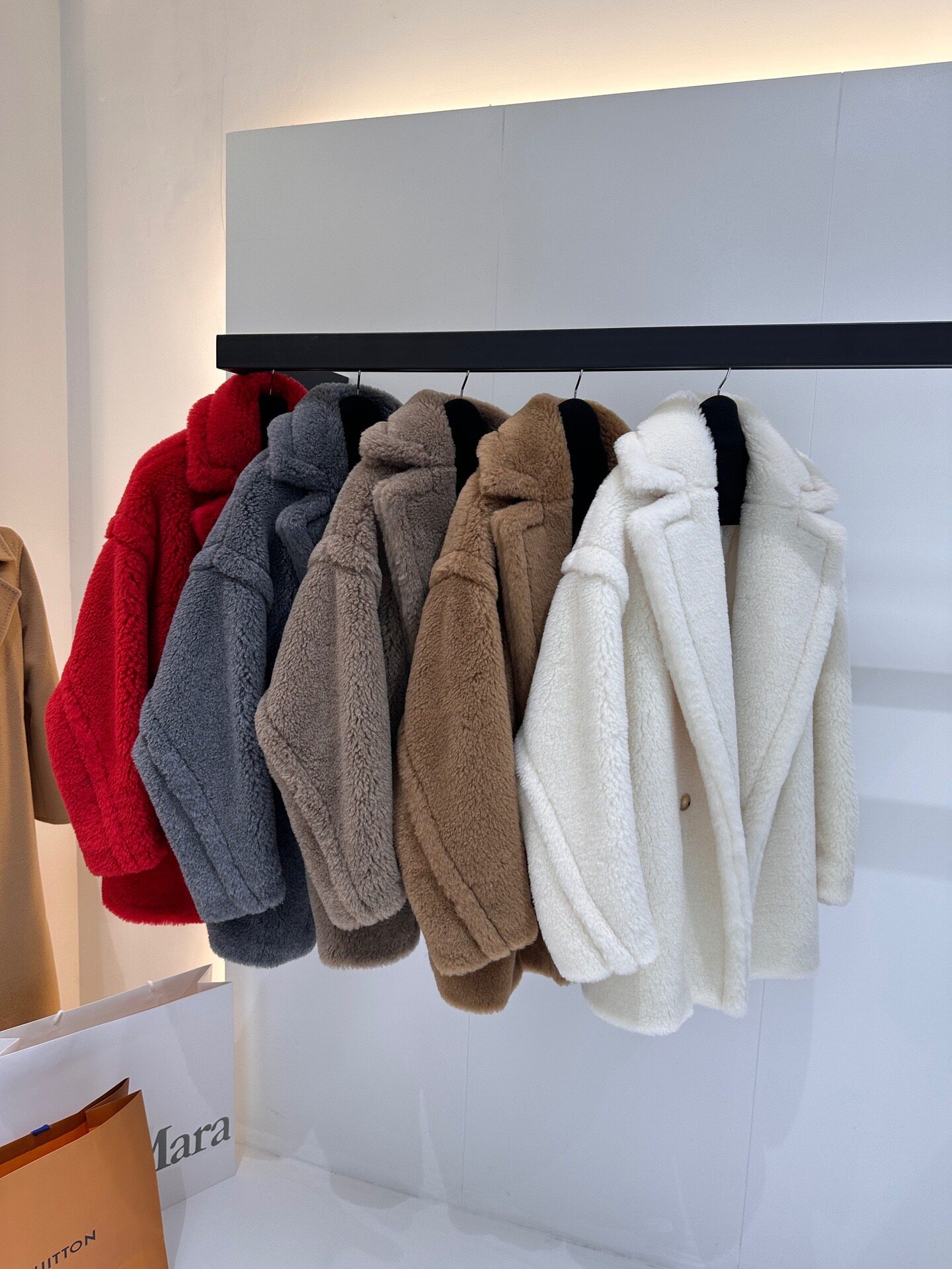 Wool Coat Peacoat - เสื้อโค้ทแม็กซ์ ชอร์ต เท็ดดี้แบร์ 62% อัลปาก้า 26%